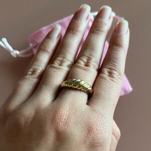 ✨ 18K Gold Plated Croissant Dôme Ring ✨ - Size 5